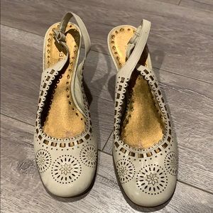 BCBG Girls Sweetheart Pumps